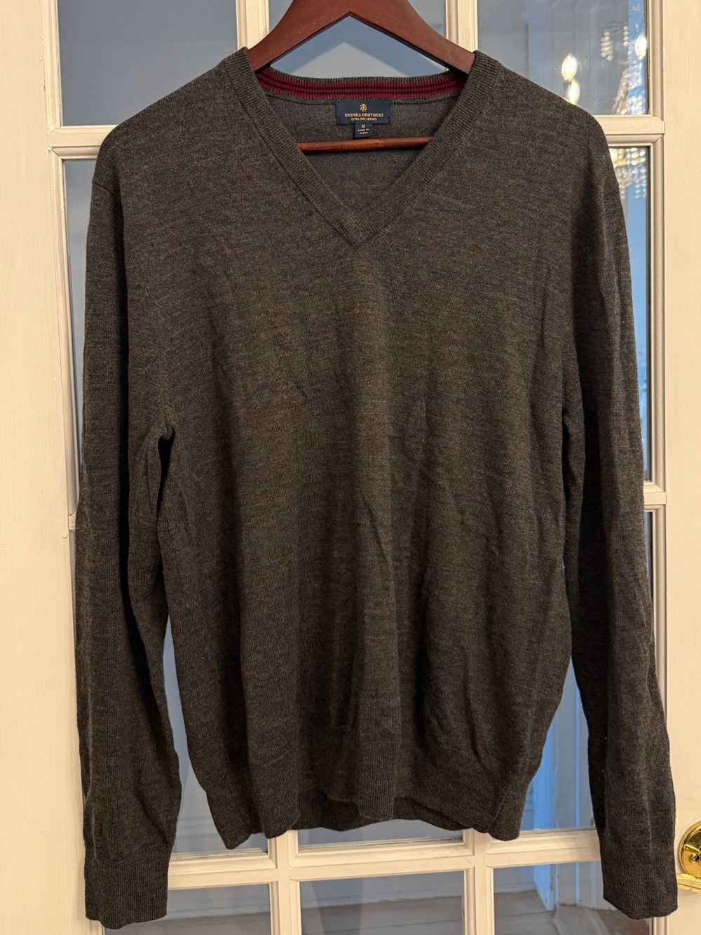 BROOKS BROTHERS Men’s Extra Fine Merino Wool V-Neck Sweater Charcoal Gray M